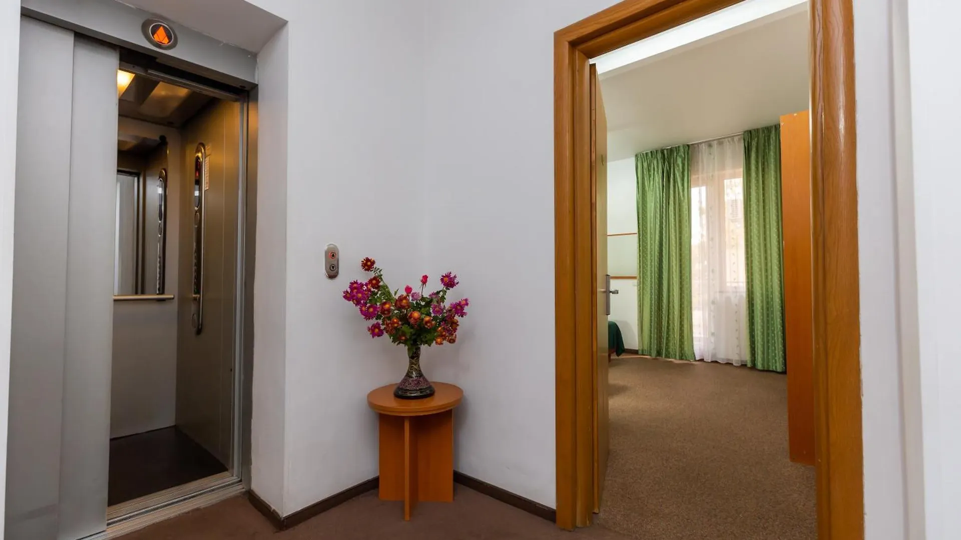 Hotel Sir Colentina Bucharest 2*,  Romania